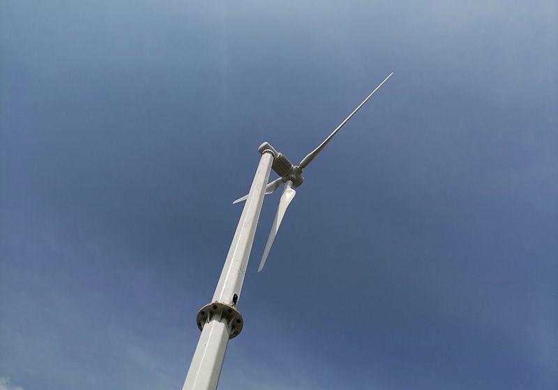 小型家用光伏板和小型風(fēng)力發(fā)電機(jī)能同時(shí)連接電池嗎？
